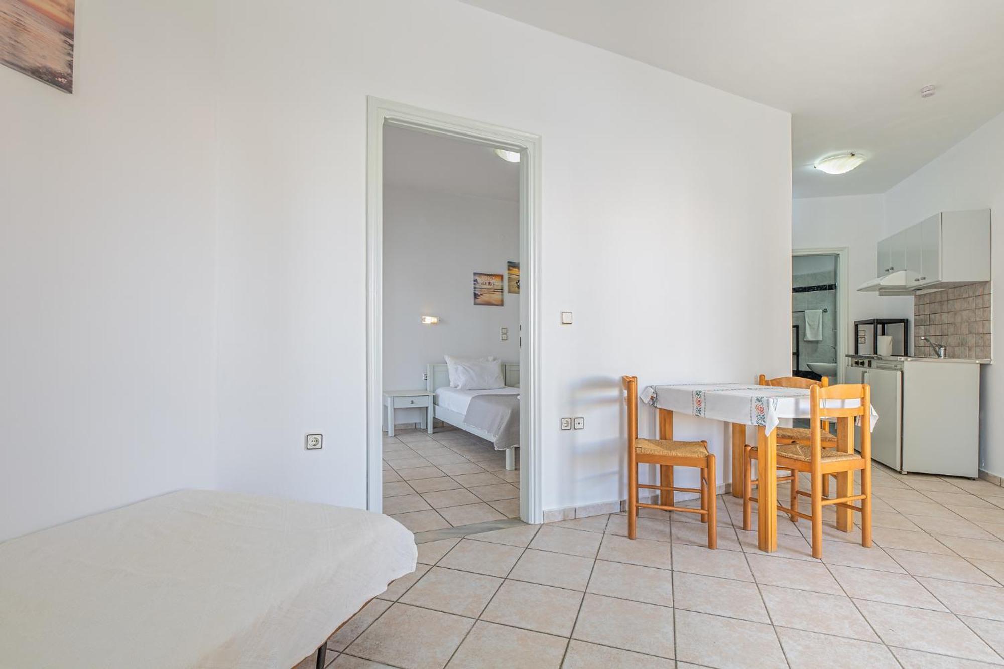 Marias Studios And Apartments Platanias  Room photo