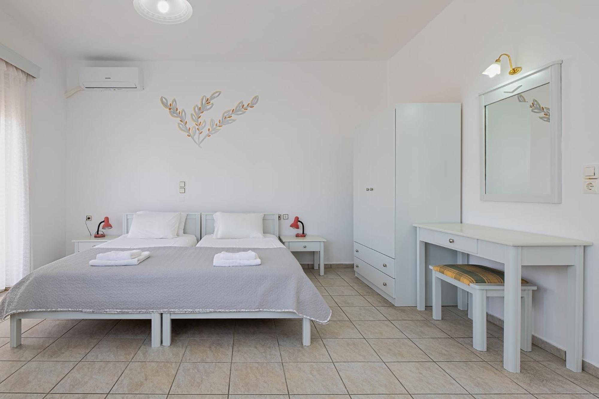 Marias Studios And Apartments Platanias  Room photo